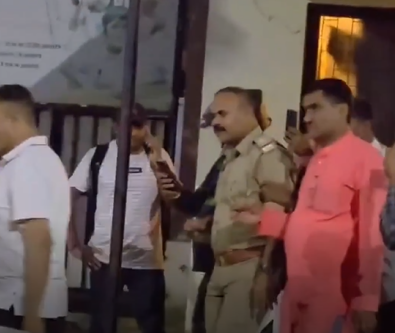 लखनऊ में रिश्वतकांड! दरोगा धनंजय सिंह 2 लाख लेते रंगे हाथों गिरफ्तार