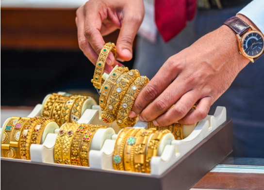 अमेरिकी डॉलर मजबूती के बीच सोना और चांदी की कीमतों में गिरावट, एमसीएक्स पर शुरुआती लेवल कम