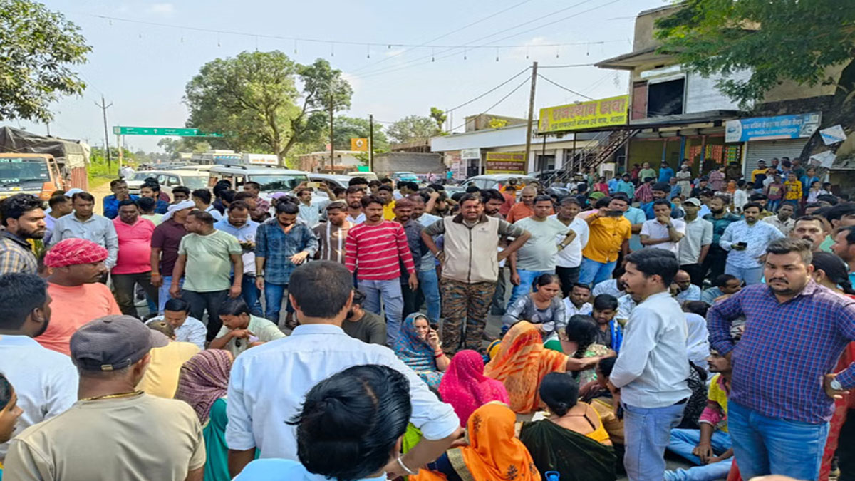 शहडोल में दो सगे भाइयों की बेरहमी से हत्या, गांव में फैला मातम - नेशनल हाईवे 43 जाम, इंसाफ की मांग पर अड़े परिजन