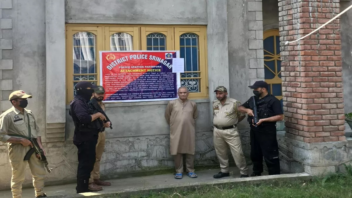 श्रीनगर पुलिस की बड़ी कार्रवाई: 10 लाख का इनामी आतंकी सज्जाद गुल की 2 करोड़ की संपत्ति कुर्क