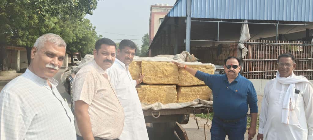 मुजफ्फरनगर गुड़ मंडी में नई आवक से लौटी रौनक, किसानों और व्यापारियों के चेहरे खिले
