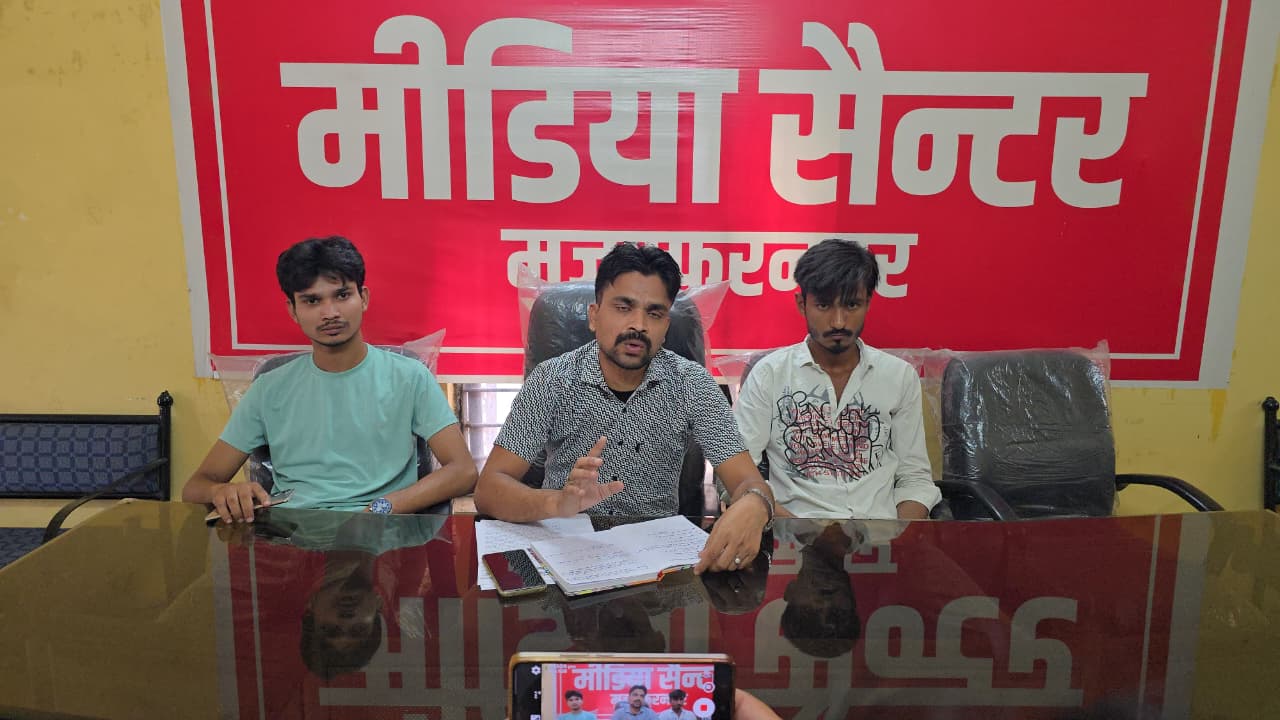 मुज़फ्फरनगर में यूनियन के झंडे लगाकर चल रही हैं अवैध टैक्सियाँ, टैक्सी एसोसिएशन ने उठाई आवाज़, प्रशासन बना मौन