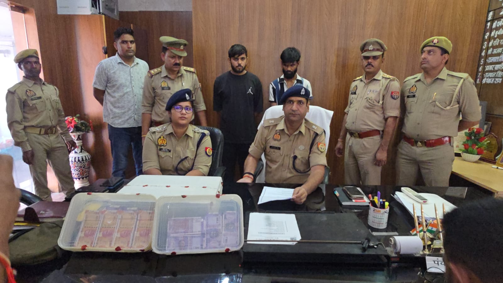 बुलंदशहर में जाली नोट गिरोह का पर्दाफाश: चोरी की बाइक, नकली नोट और प्रिंटर बरामद, दो आरोपी गिरफ्तार