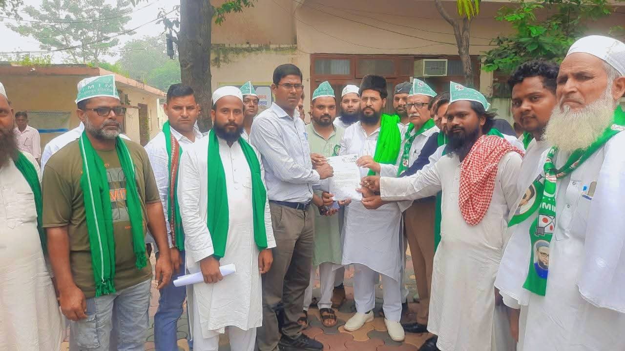 मुजफ्फरनगर: AIMIM ने बरेली में 'तानाशाही और अत्याचार' के खिलाफ किया प्रदर्शन, राष्ट्रपति से बुलडोजर कार्रवाई रोकने और निष्पक्ष जांच की मांग