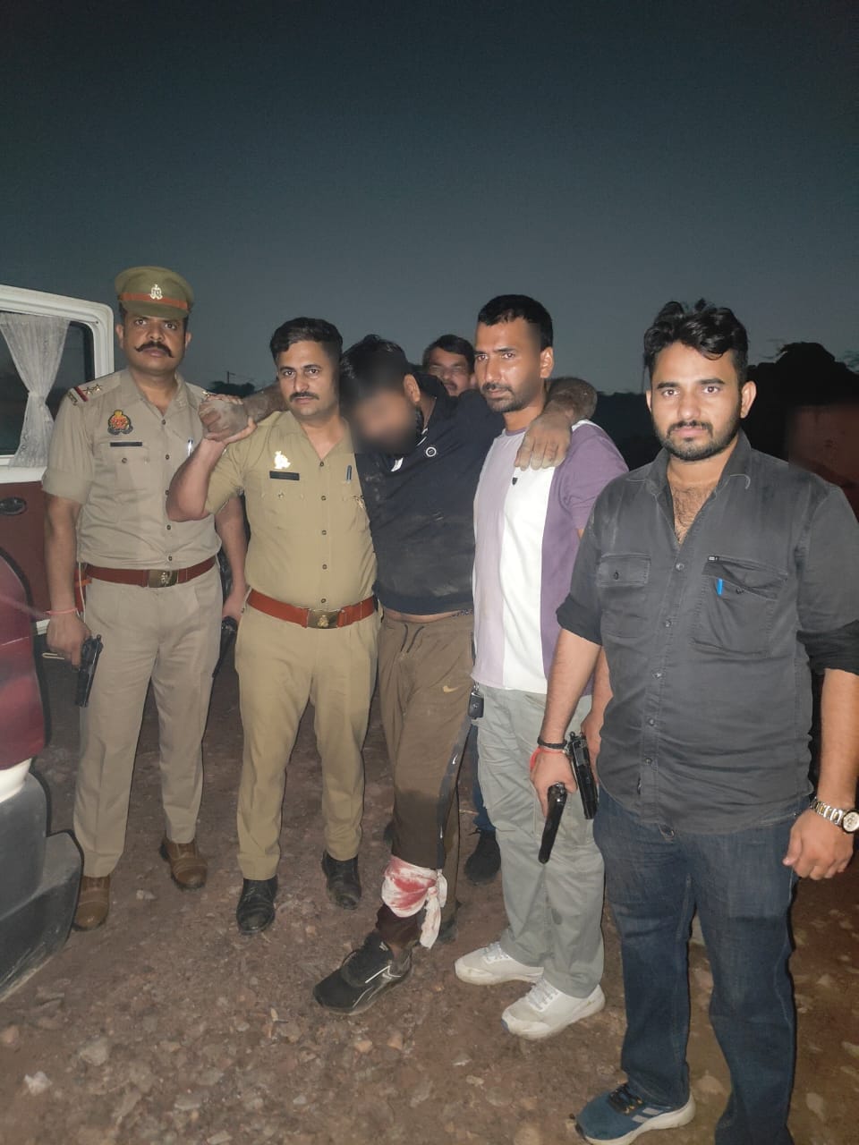 गाजियाबाद में मुठभेड़ के बाद दो कुख्यात वाहन चोर गिरफ्तार, एक बदमाश गोली लगने से घायल, 73 मामलों में वांछित