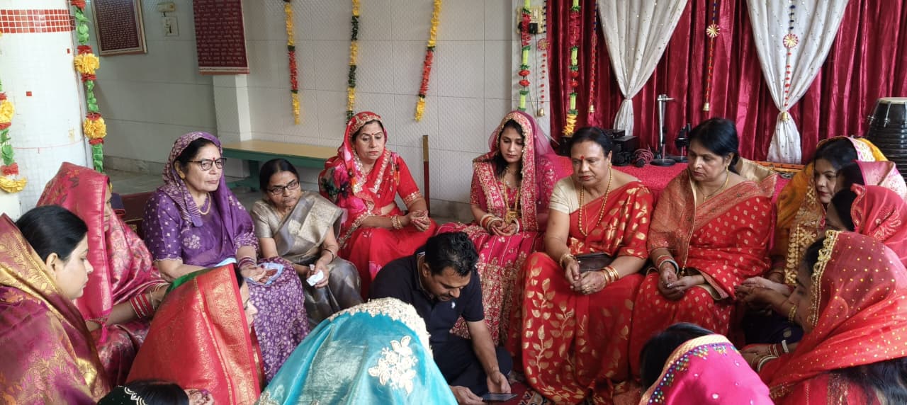 मुजफ्फरनगर में करवा चौथ का पर्व श्रद्धा और धूमधाम से मनाया गया; सुहागिनों ने रखी निर्जल व्रत, सुनी कथा