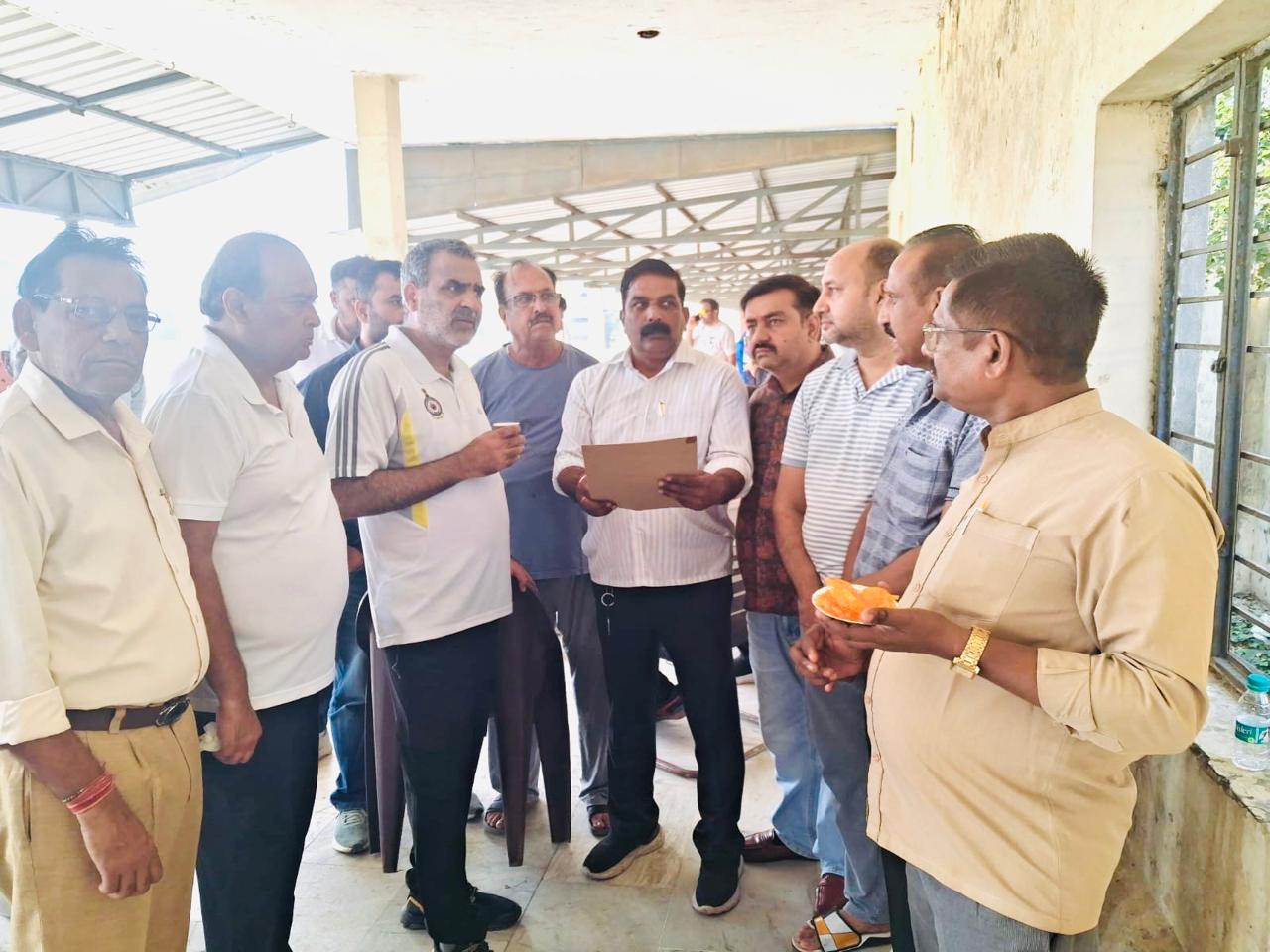 मुज़फ्फरनगर में रेल यात्रियों की समस्याओं को लेकर संघ प्रतिनिधिमंडल ने डॉ. संजीव बालियान से की मुलाकात