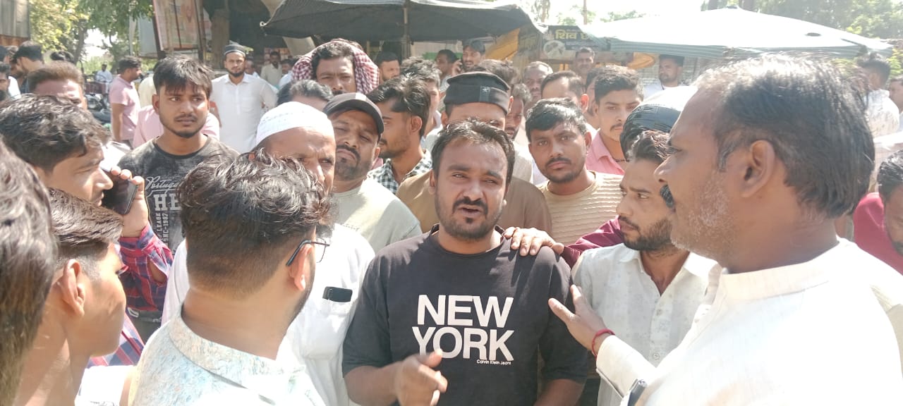 मुजफ्फरनगर NH-58 पर दर्दनाक हादसा: ट्रक की चपेट में मजदूर की मौत,चालक गिरफ्तार, ग्रामीणों में रोष