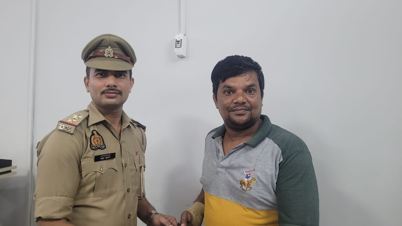 दीपावली से पहले गाजियाबाद पुलिस ने लौटाई खुशियां, 35 लाख के 150 मोबाइल बरामद कर किए वापस