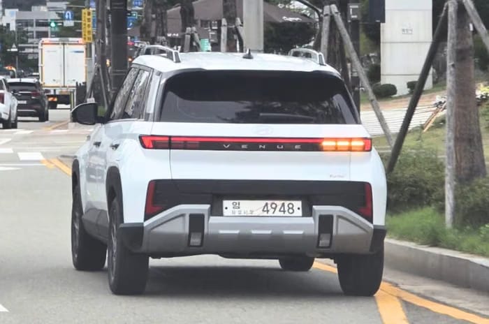 नई Hyundai Venue 2025: 12.3 इंच डुअल डिस्प्ले, लेवल-2 ADAS और पैनोरमिक सनरूफ के साथ आने वाली है जबरदस्त SUV, मिडिल क्लास की पहली पसंद बनेगी
