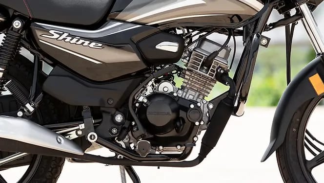 Top 3 Affordable Village Bikes in India: मजबूत बॉडी, लंबा माइलेज और कम खर्च वाली बाइकें जो ग्रामीण इलाकों के लिए परफेक्ट हैं