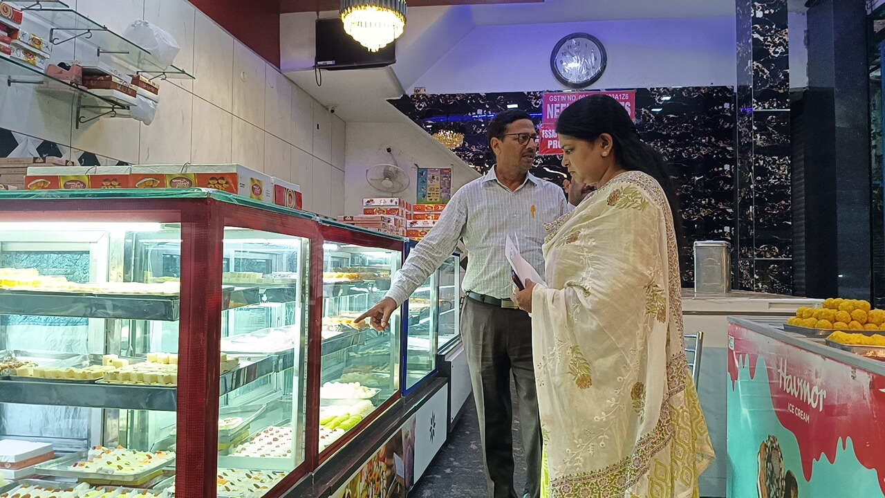 दीपावली से पहले मुजफ्फरनगर में खाद्य विभाग की बड़ी कार्रवाई, 28 क्विंटल मिलावटी पनीर-मावा नष्ट