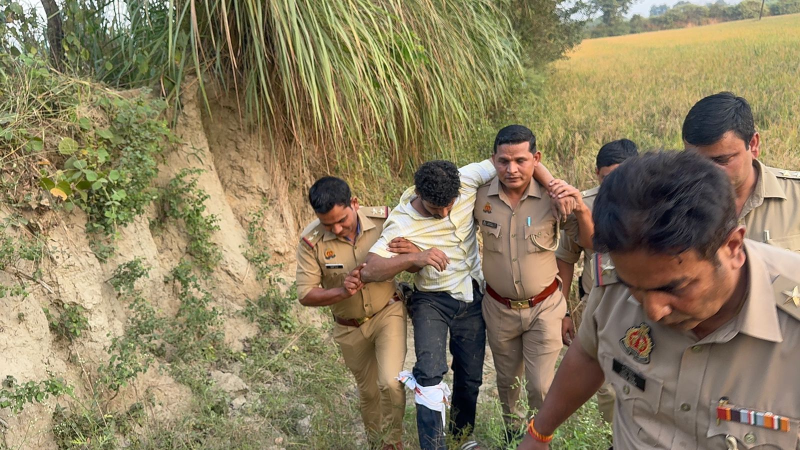 मुज़फ्फरनगर में पुलिस और गौकशों के बीच मुठभेड़, पुलिस ने बरामद किया तमंचा
