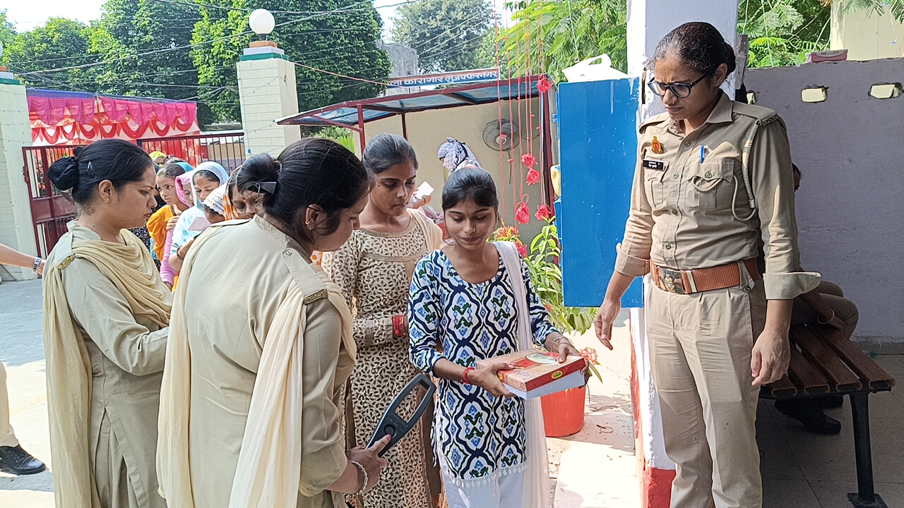 मुज़फ्फरनगर जेल में भाई-दूज पर छलके भाई-बहन के आंसू, भावुक मिलन ने सबको किया नम