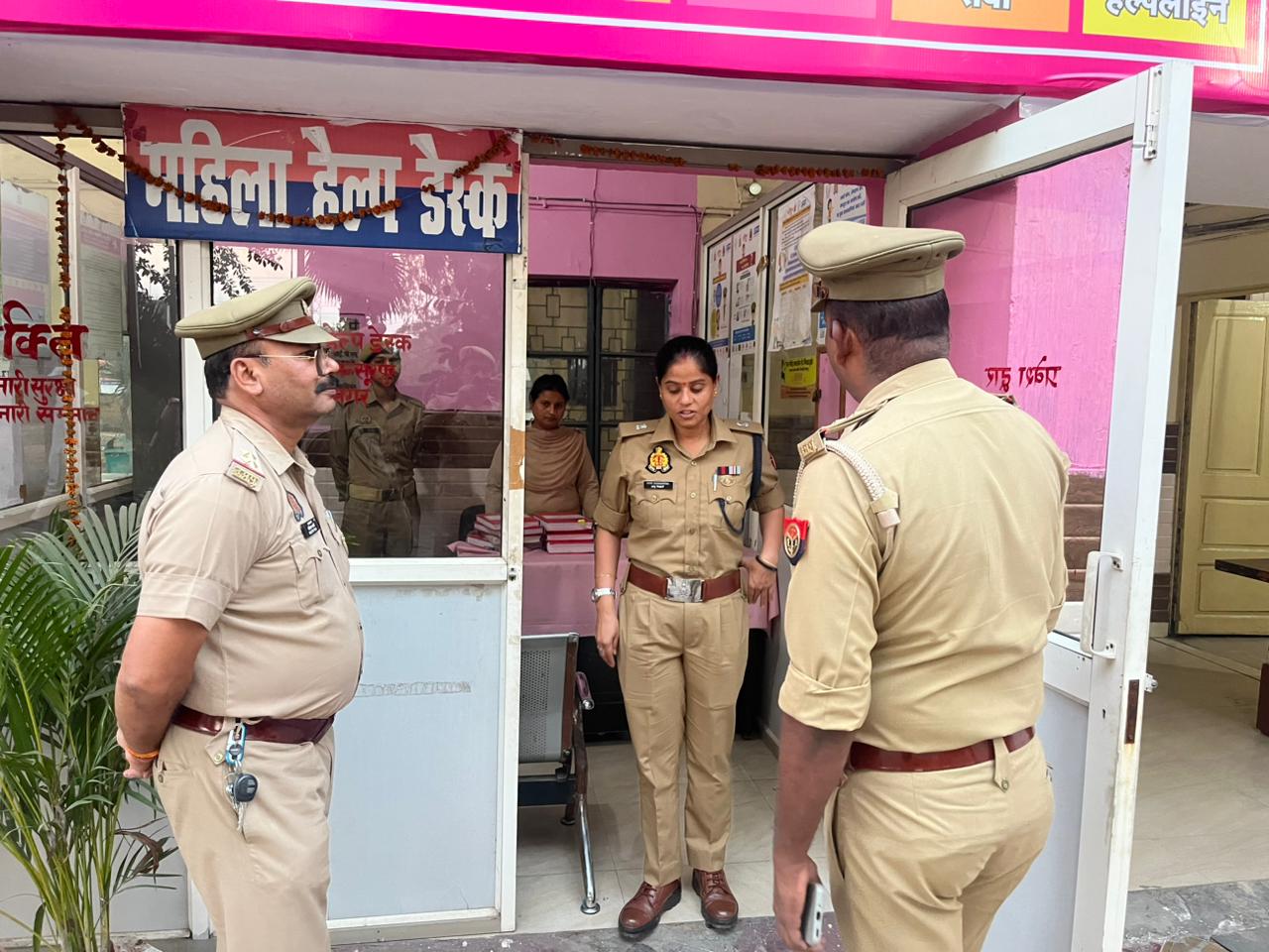 मुज़फ्फरनगर में पुलिस अधीक्षक ने मिशन शक्ति केंद्र और महिला हेल्प डेस्क का निरीक्षण किया