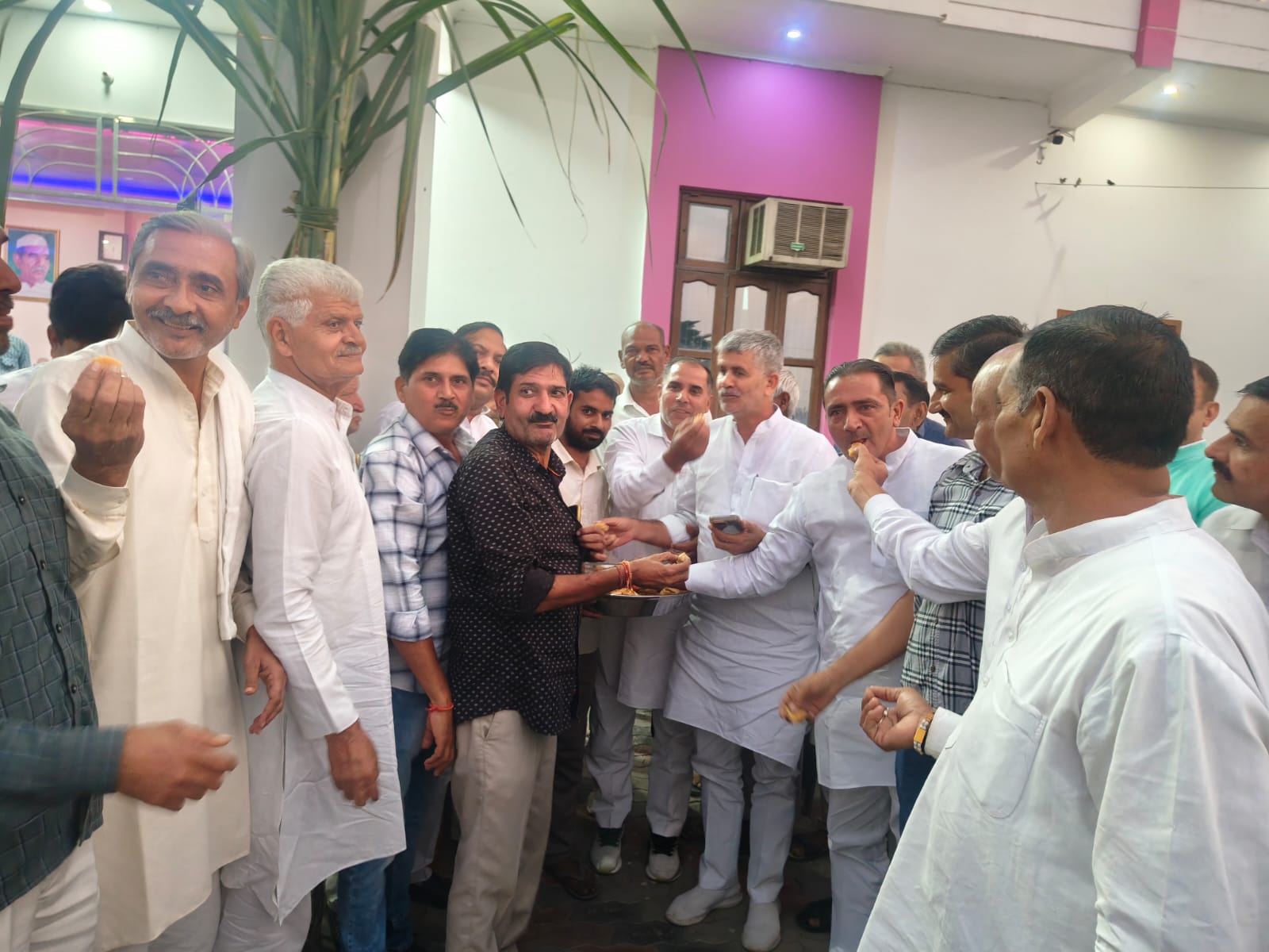 गन्ना मूल्य में 30 रुपये की बढ़ोतरी ऐतिहासिक: विधायक प्रसन्न चौधरी ने सीएम योगी और जयंत चौधरी को दी बधाई