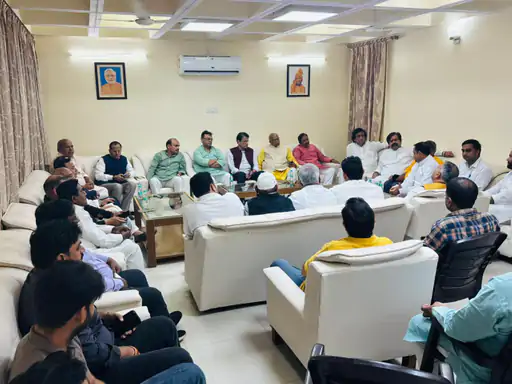 सोमेंद्र तोमर का नाम लेकर नाक रगड़वाने के 'विकुल चपराणा कांड' का पटाक्षेप, बीजेपी नेताओं ने सर्किट हाउस में कराया समझौता