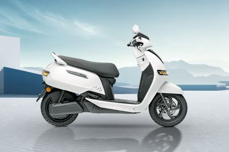 TVS iQube 2.2 kWh: सिर्फ ₹5000 में घर लाएं शानदार Electric Scooter, जानिए कीमत, रेंज और EMI प्लान
