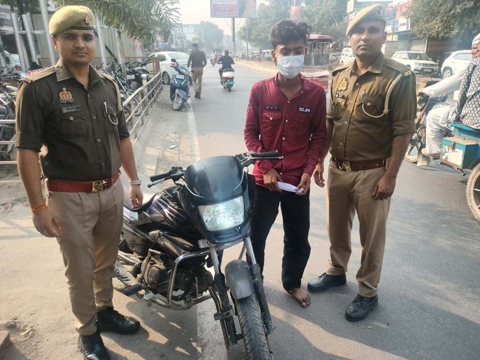 सहारनपुर पुलिस ने बाइक चोर को गिरफ्तार कर चोरी की बाइक और अवैध चाकू बरामद किया