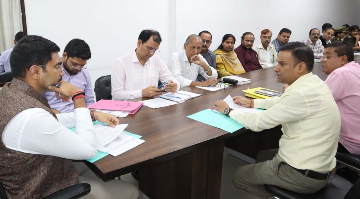 सहारनपुर: जिलाधिकारी मनीष बंसल ने संवासनियों को सरकारी योजनाओं का लाभ दिलाने और कौशल विकास पर जोर दिया