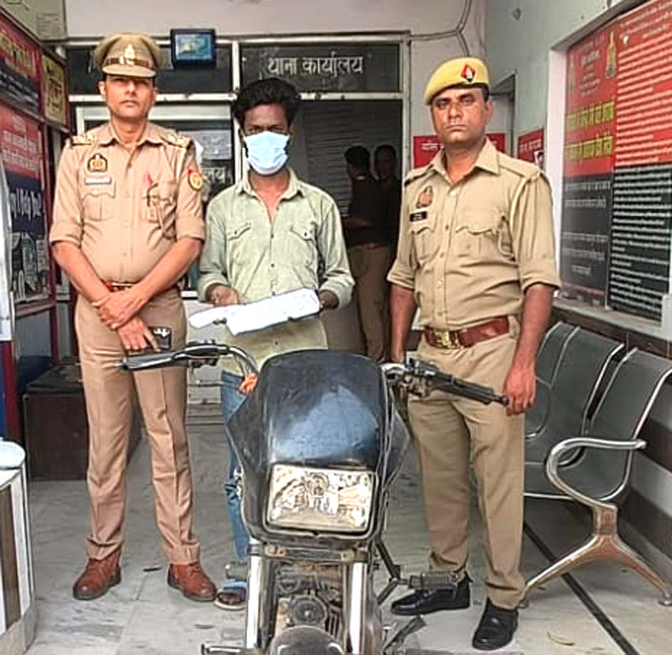 सहारनपुर पुलिस ने अवैध चाकू के साथ आरोपी को गिरफ्तार कर चोरी की बाईक बरामद की