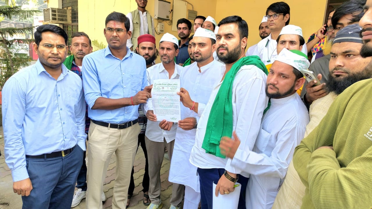 मुज़फ्फरनगर में तहसील में 'अवैध वसूली' के खिलाफ भाकियू (तोमर) का प्रदर्शन: खसरा-खतौनी और धारा 80 के नाम पर उगाही का आरोप