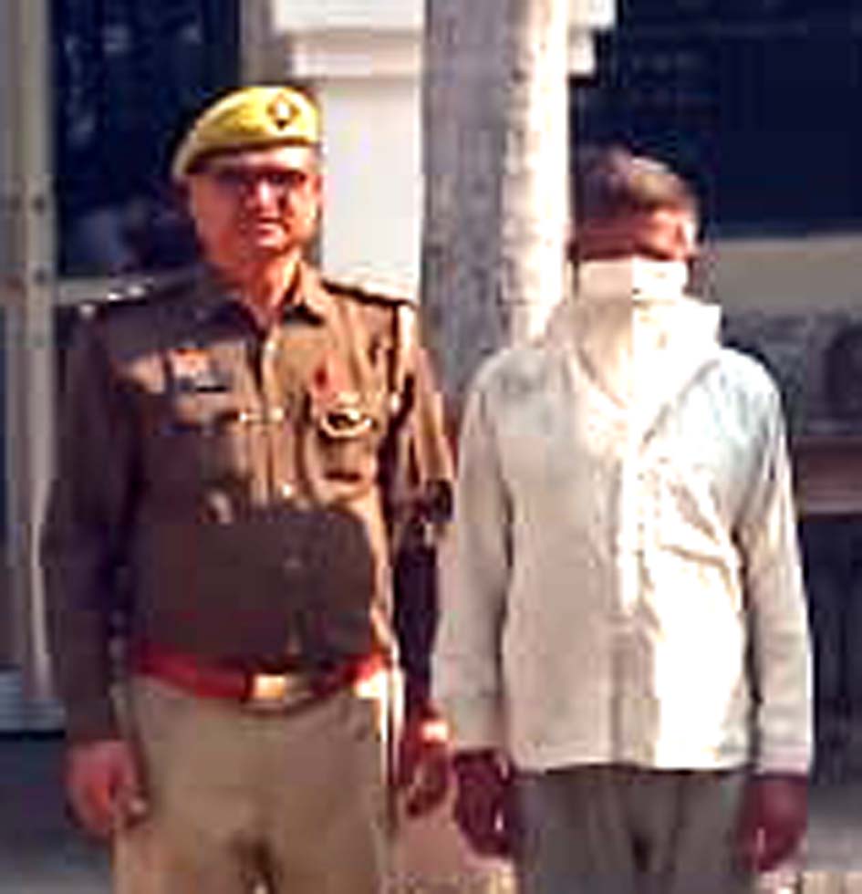 सहारनपुर: नकुड़ पुलिस ने 10 लीटर अवैध कच्ची शराब के साथ नशा तस्कर को गिरफ्तार किया