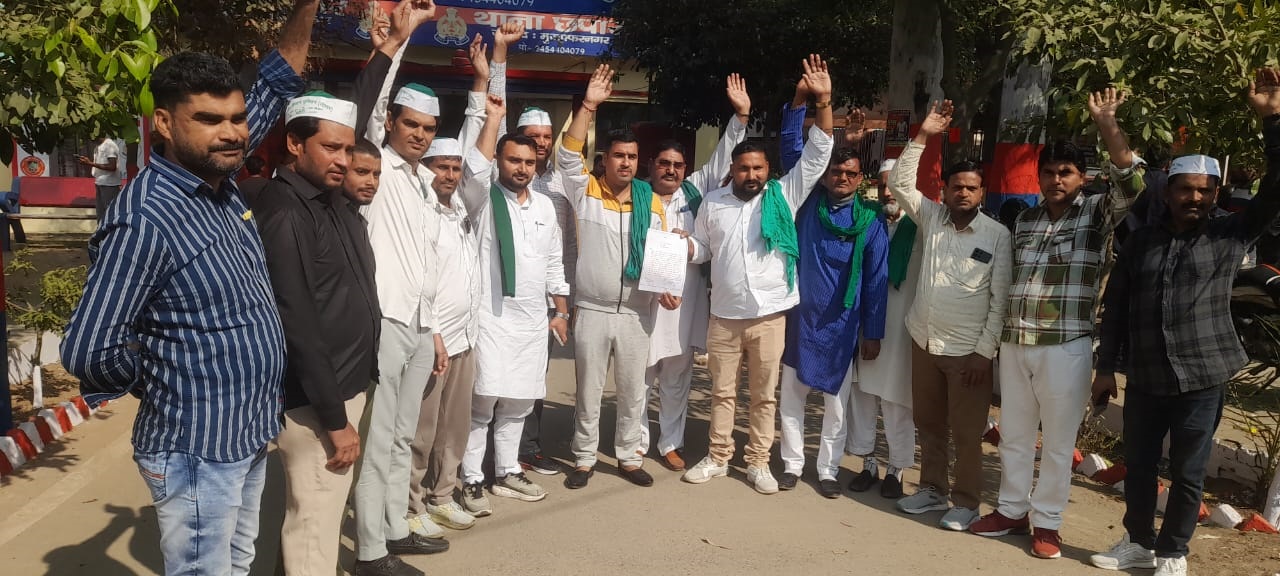 छपार थाने में भाकियू तोमर का हल्ला बोल: ओवरलोड ट्रकों से बढ़ रहीं दुर्घटनाएं, प्रशासन की चुप्पी पर जताया रोष