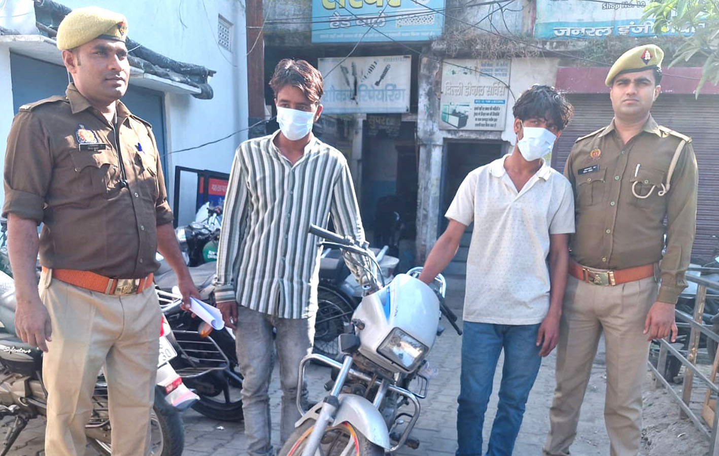 सहारनपुर पुलिस ने पकड़े दो वाहन चोर, बरामद चोरी की बाइक