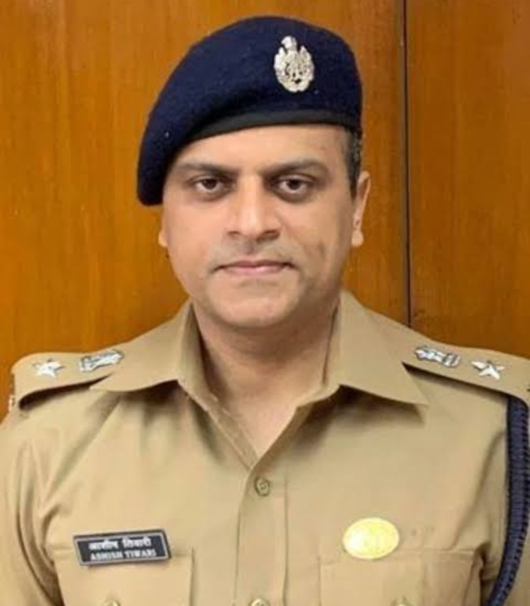 सहारनपुर में एसएसपी ने कार्य में लापरवाही पर दो कंप्यूटर ऑपरेटर कांस्टेबल को लाइन हाजिर किया