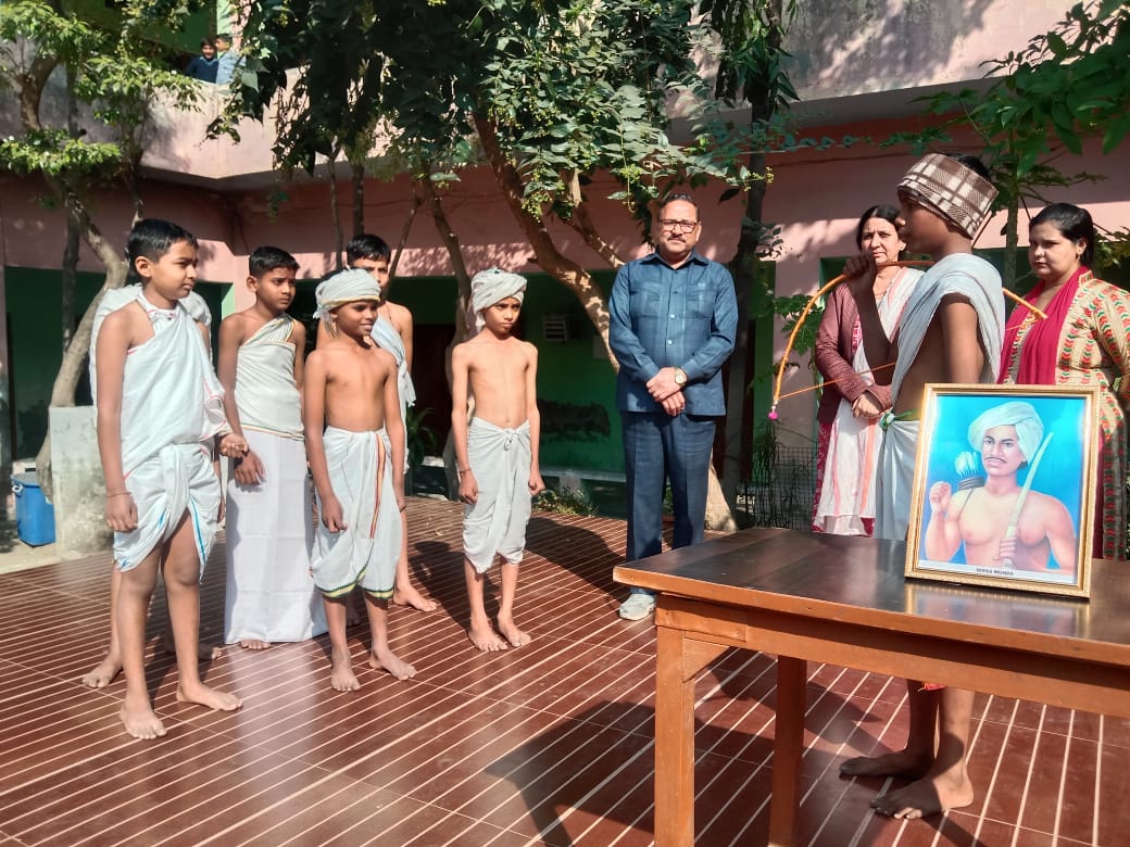 देवबंद: श्रीराम कृष्ण योगाश्रम इंटर कॉलेज में 3-15 नवंबर तक मनाया गया जनजातीय गौरव पखवाड़ा