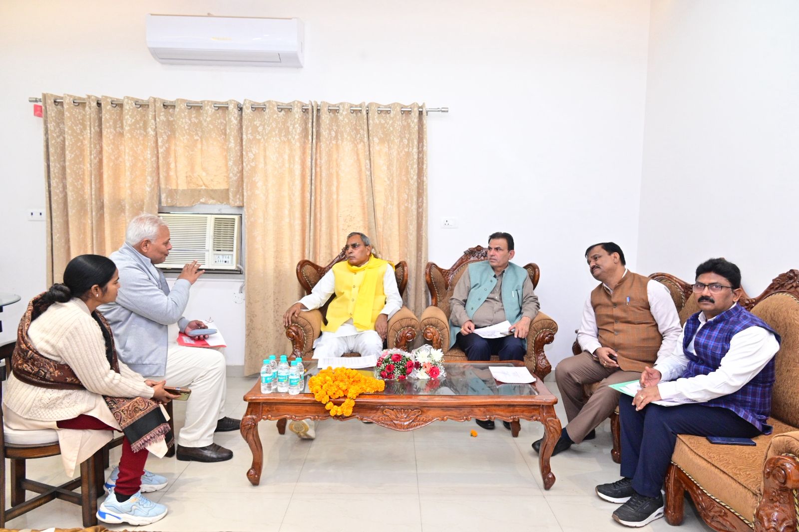 आमजन की समस्याओं का समयबद्धता एवं गुणवत्ता के साथ हो निस्तारण : कैबिनेट मंत्री ओम प्रकाश राजभर 