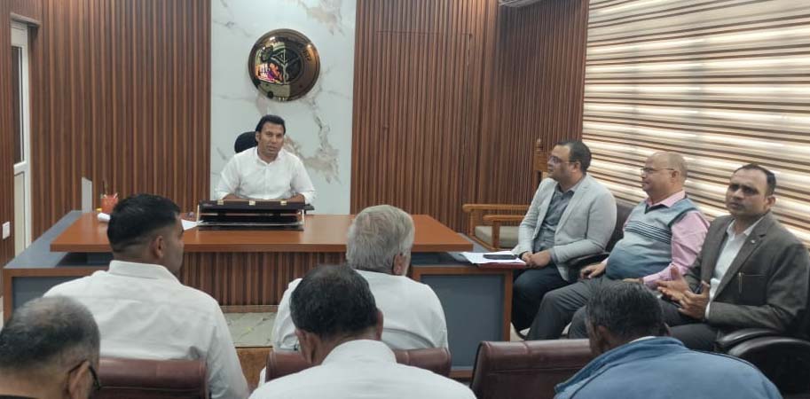 शामली: जिला निर्वाचन अधिकारी की बैठक में मतदेय स्थलों की नई सूची तैयार, अंतिम रूप 18 नवंबर को