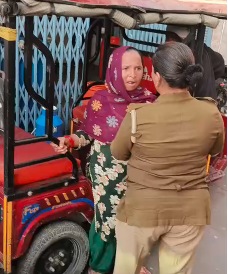 मुज़फ्फरनगर में बच्चा चोर महिला पकड़ी गई, पुलिस कर रही पूछताछ