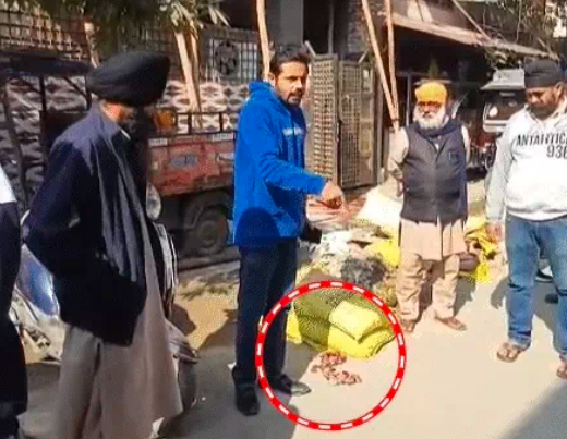 मेरठ के थापर नगर में नया विवाद: गुरुद्वारे के सामने फेंका गया मीट, जांच में जुटी क्राइम ब्रांच