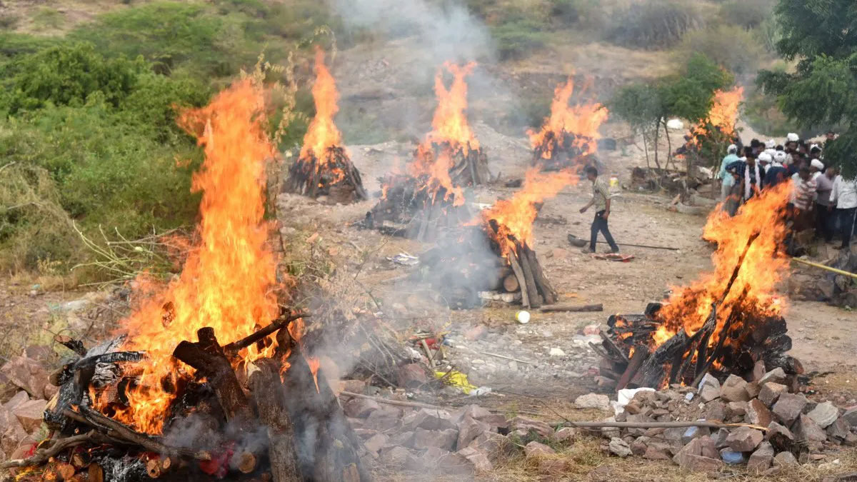फलोदी हादसे में उजड़ा सांखला परिवार; चांदपोल मोक्ष धाम में 12 चिताएं एक साथ जलते देख हर आंख नम, कांप उठा शहर