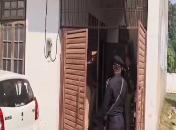 लखनऊ: दिल्ली ब्लास्ट के बाद डॉक्टर परवेज अंसारी के घर पर छापेमारी, सुरक्षा बढ़ाई