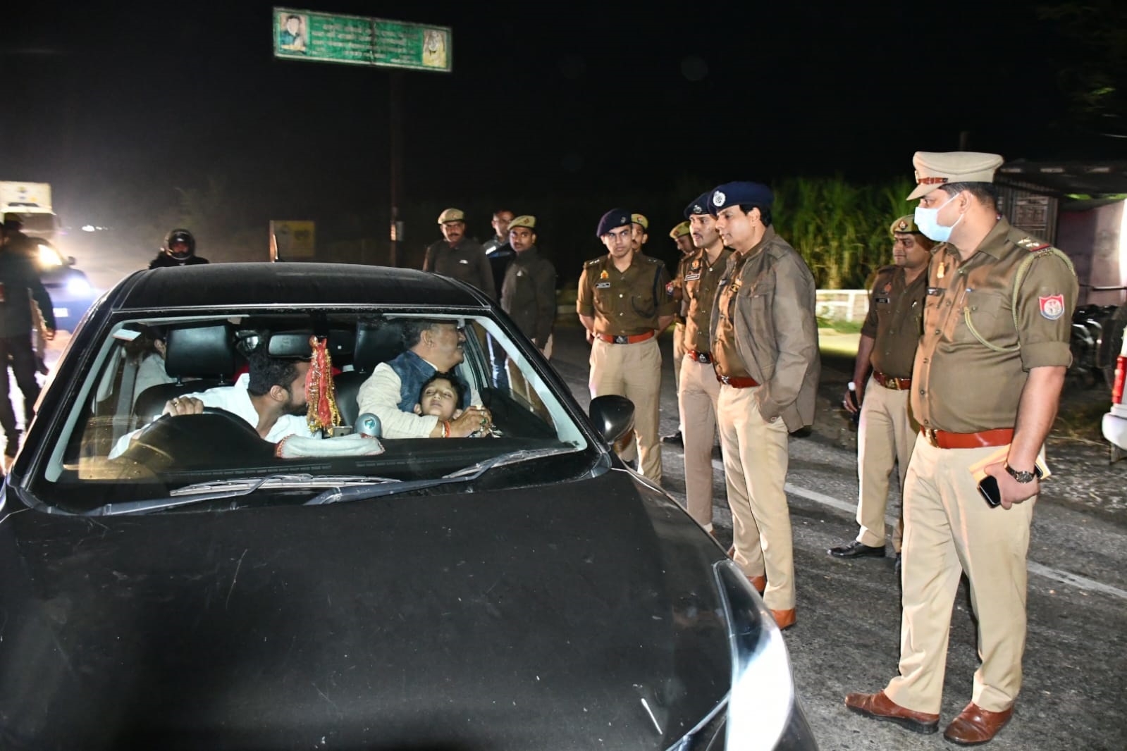 मुज़फ्फरनगर में पुलिस का सघन चैकिंग अभियान, SSP संजय वर्मा ने खुद संभाला मोर्चा, हाईवे पर ली सघन तलाशी