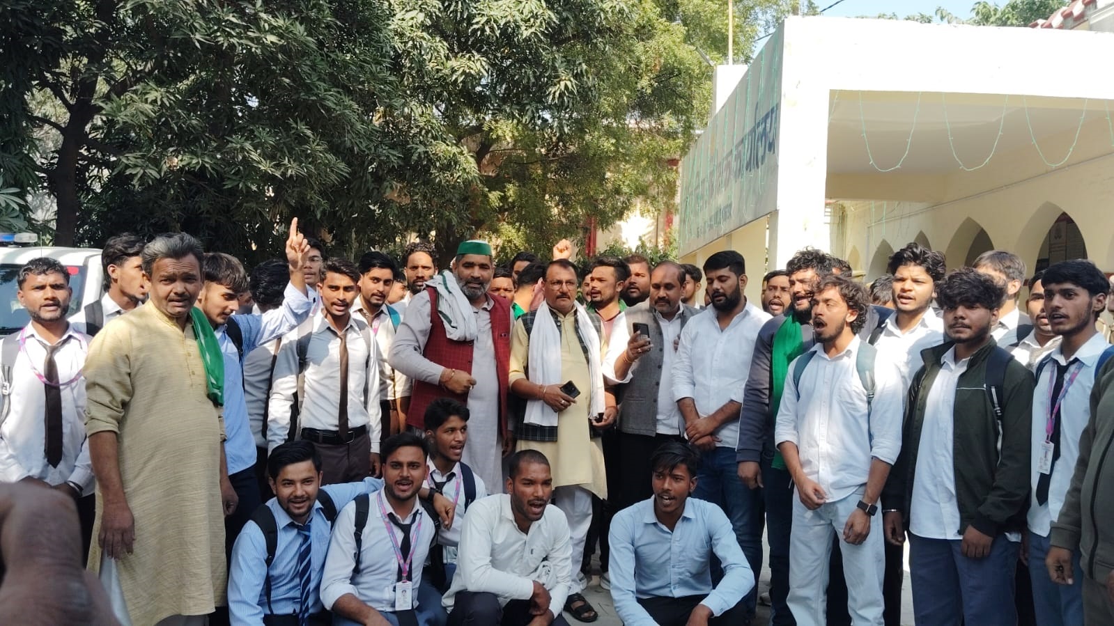 उज्जवल आत्मदाह प्रकरण: छात्रों और भाकियू ने घेरा पुलिस कार्यालय, तीखी नोंकझोंक के बाद 16 नवंबर को शोक सभा का ऐलान