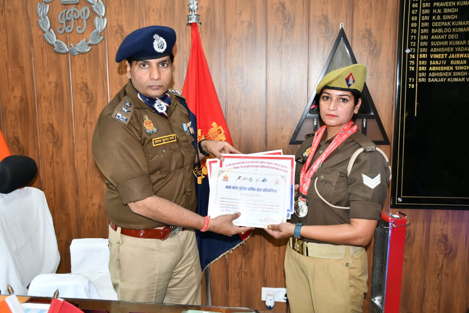 मुजफ्फरनगर पुलिस की निशा चौधरी ने निशानेबाजी में जीता गोल्ड, एसएसपी संजय कुमार वर्मा ने किया सम्मानित