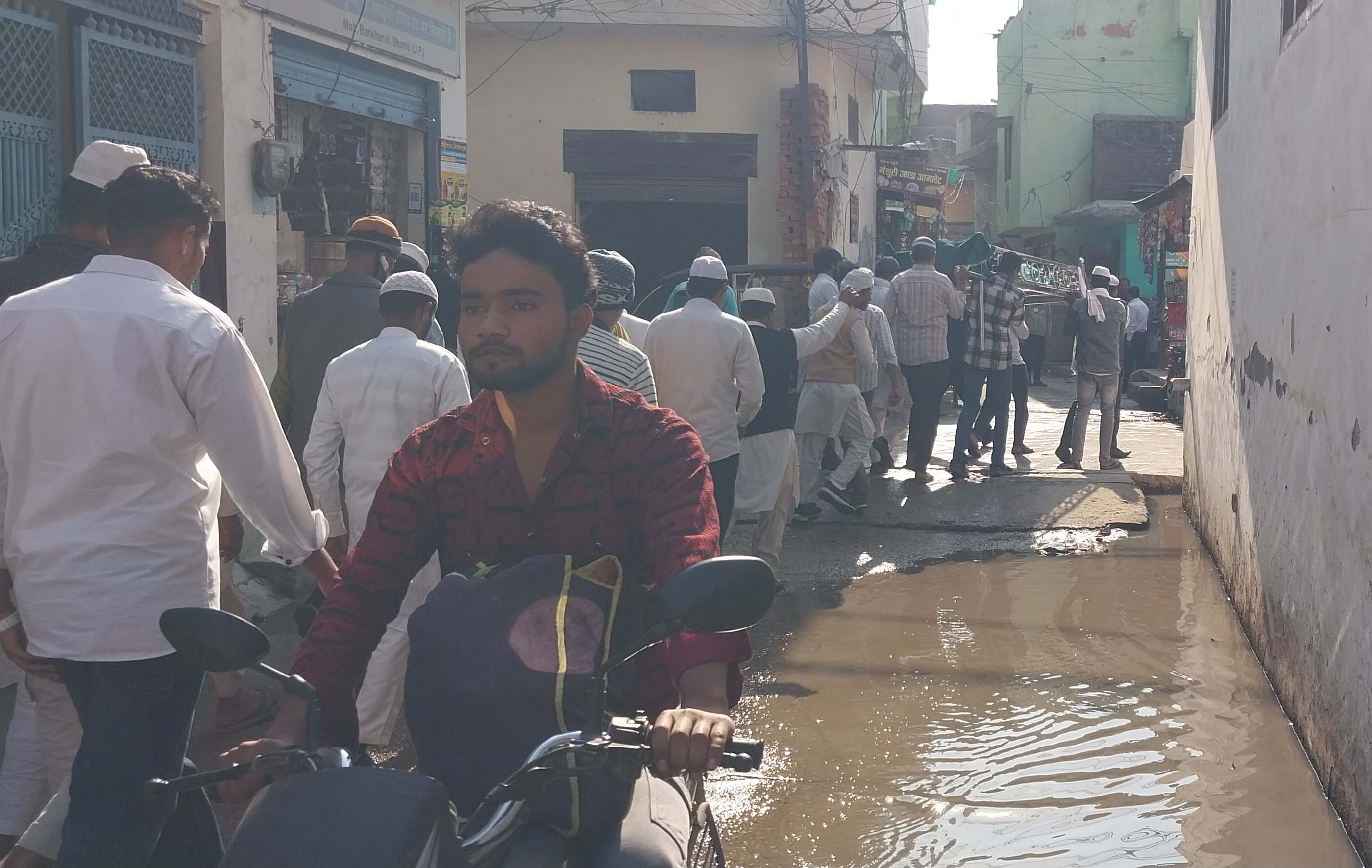 शामली में जलभराव और गंदगी से परेशान लोग, नगर पालिका की कार्यशैली पर सवाल