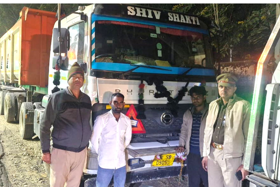 सहारनपुर: थाना फतेहपुर पुलिस ने अवैध खनन में लिप्त दो डम्परों को किया सीज