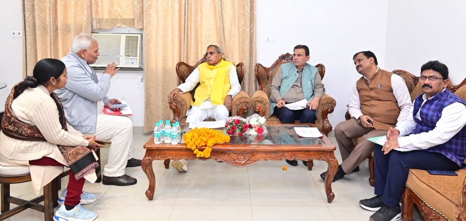 सहारनपुर में पंचायती राज मंत्री ओम प्रकाश राजभर ने विकास कार्यों में तेजी और आमजन की समस्याओं के समयबद्ध निस्तारण के दिए निर्देश