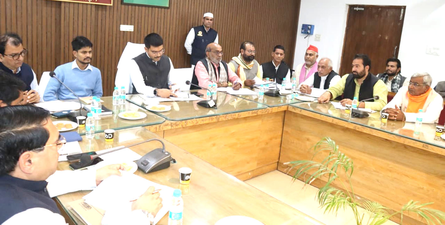 सहारनपुर: जिला निर्वाचन अधिकारी मनीष बंसल ने मतदाता गणना फार्म जमा कराने में सहयोग की अपील की