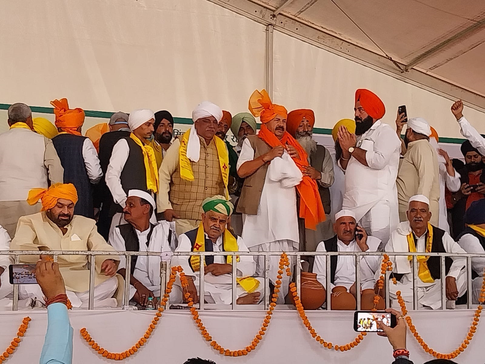 लिव-इन का विरोध, लव मैरिज के लिए माता-पिता की सहमति अनिवार्य: सोरम सर्वखाप पंचायत में 11 बड़े प्रस्ताव पास