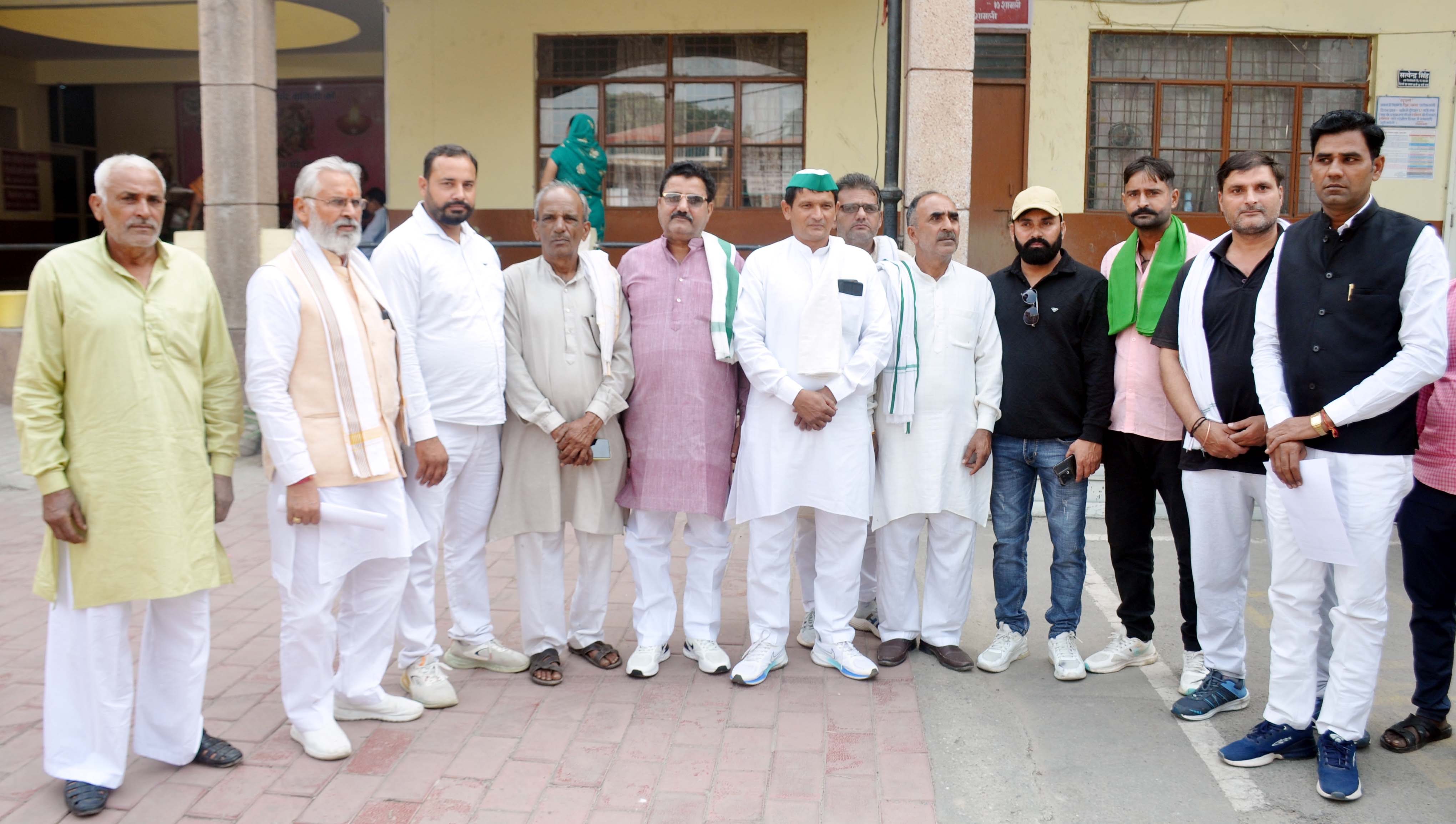 शामली: भारतीय किसान यूनियन ने डीएम को सौंपा ज्ञापन, किसानों की समस्याओं के समाधान की लगाई मांग