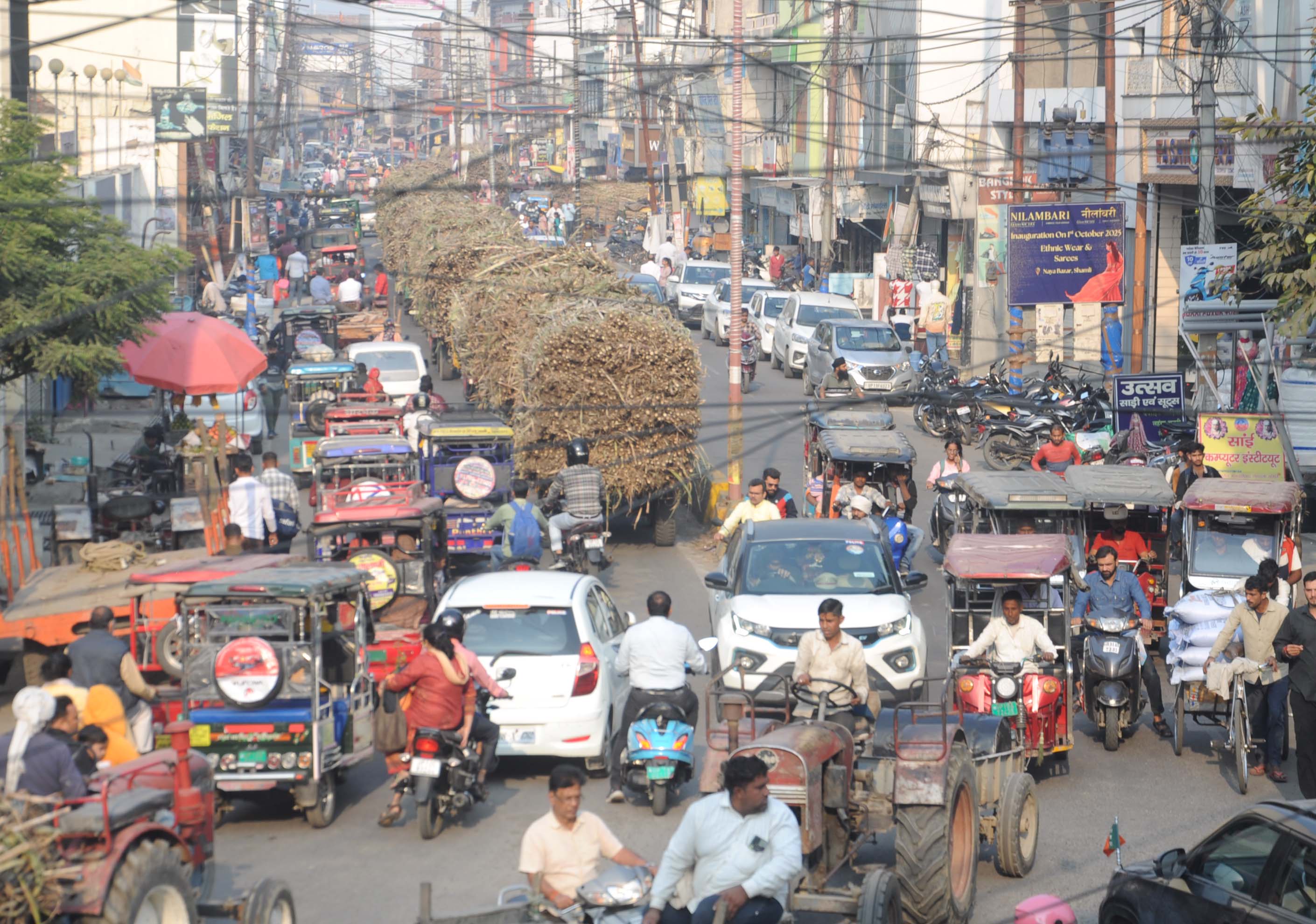 शामली: लगातार दूसरे दिन भी भीषण जाम, शुगर मिल में गन्ना लेकर पहुंचे किसान फंसे, नागरिक परेशान