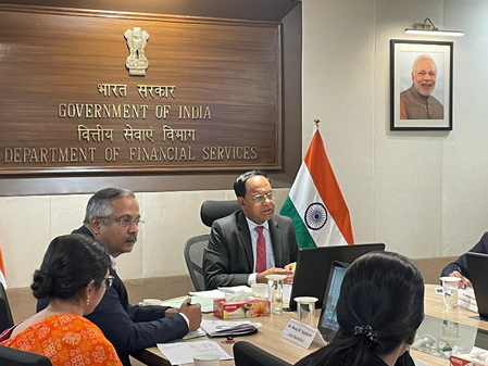 केंद्र ने इंश्योरेंस कंपनियों को हेल्थ क्लेम सेटलमेंट तेज करने और स्टैंडर्ड ट्रीटमेंट प्रोटोकॉल लागू करने के निर्देश दिए