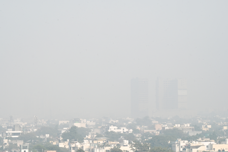 दिल्ली-एनसीआर गैस चैंबर में तब्दील, हवा की गुणवत्ता ‘बहुत खराब’ से ‘गंभीर’ श्रेणी में