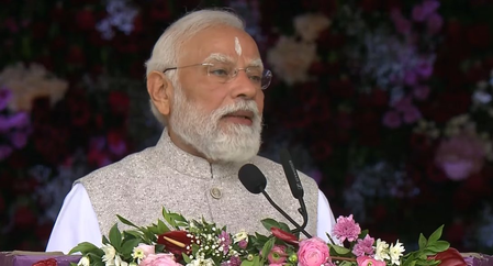 श्री सत्य साईं बाबा के शताब्दी समारोह में पीएम मोदी ने जारी किया स्मारक सिक्का और डाक टिकट